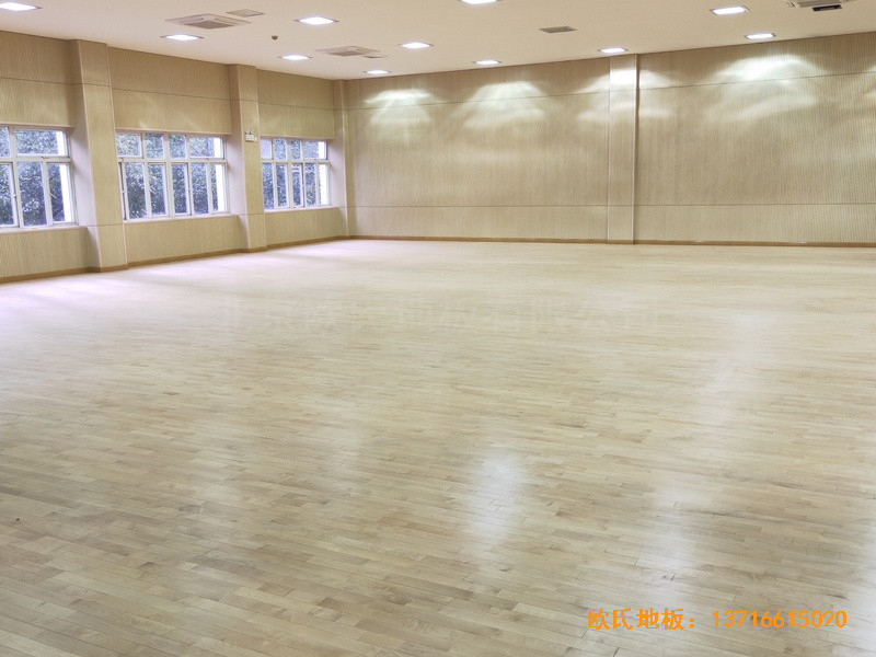 上海豐莊西路綠地小學(xué)舞臺(tái)運(yùn)動(dòng)木地板安裝案例3