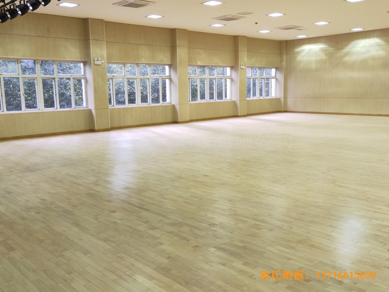 上海豐莊西路綠地小學(xué)舞臺(tái)運(yùn)動(dòng)木地板安裝案例5