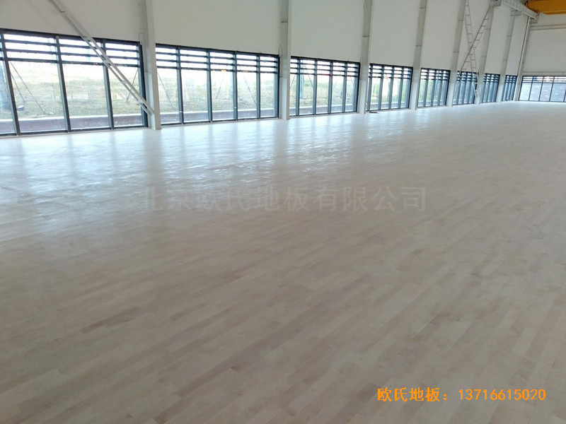 武漢青山區(qū)江灘體育館運(yùn)動(dòng)地板安裝案例0