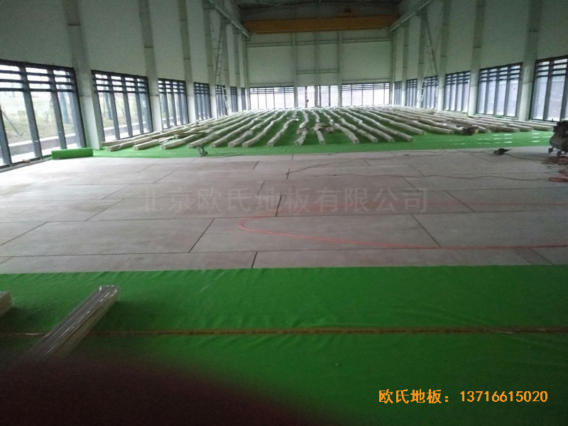 武漢青山區(qū)江灘體育館運(yùn)動(dòng)地板安裝案例2