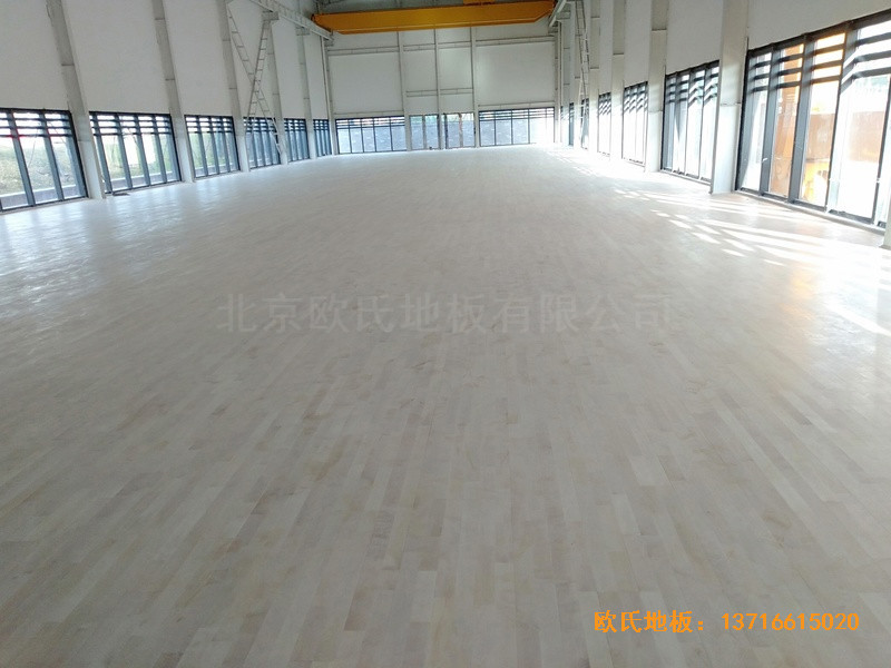 武漢青山區(qū)江灘體育館運(yùn)動(dòng)地板安裝案例4