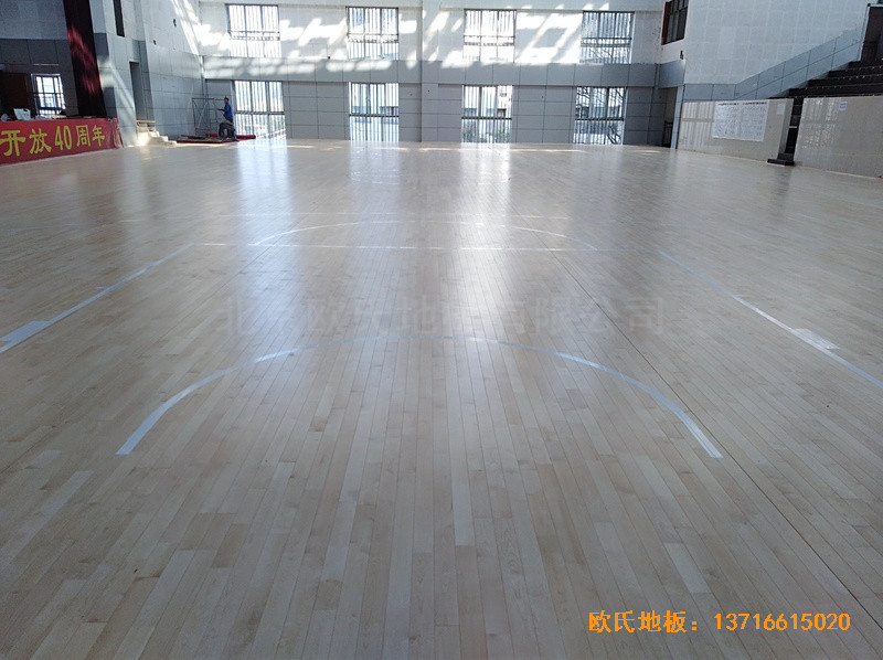 湖南衡陽生物環(huán)境技術(shù)學(xué)院籃球館運(yùn)動地板鋪設(shè)案例0