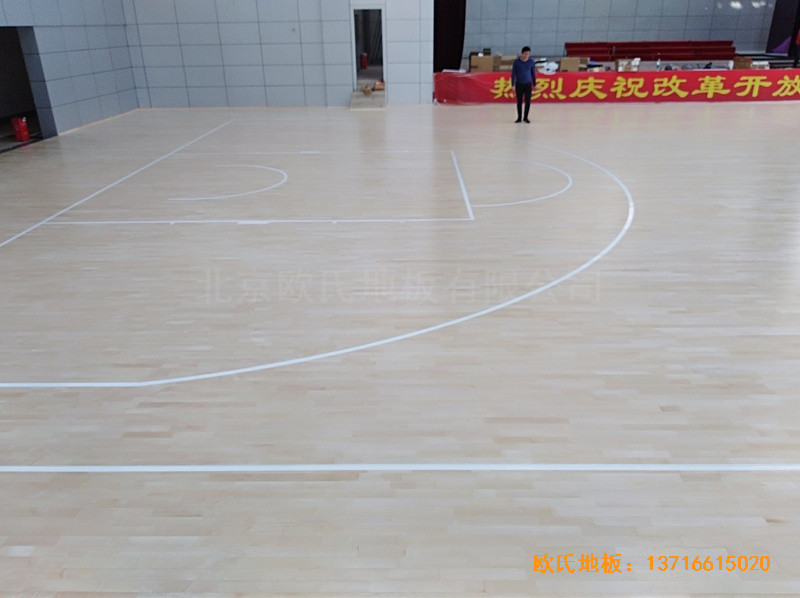 湖南衡陽生物環(huán)境技術(shù)學(xué)院籃球館運(yùn)動地板鋪設(shè)案例4