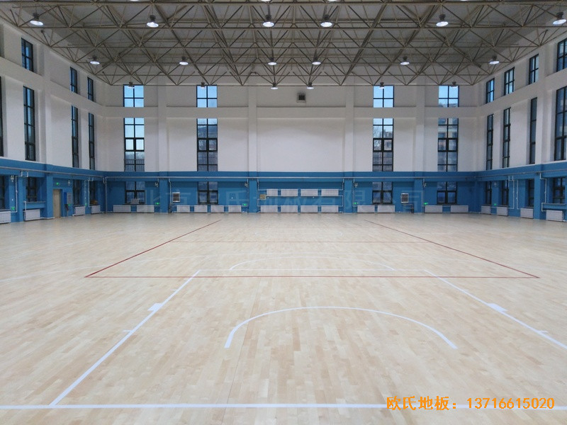 內(nèi)蒙古扎蘭屯職業(yè)學(xué)院籃球館運(yùn)動(dòng)木地板安裝案例5